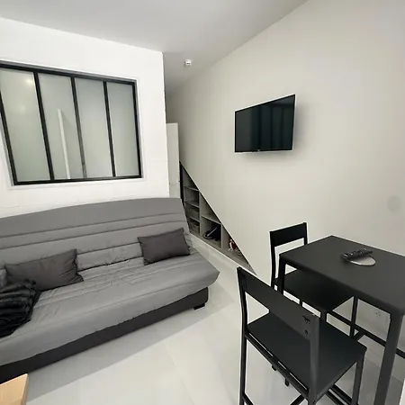 La Cour Des Anglais, Centre Ville, Lr106 *