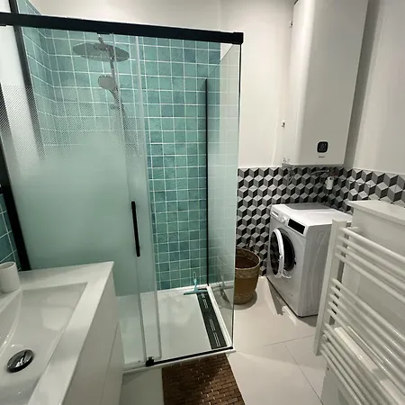 La Cour Des Anglais, Centre Ville, Lr106 *