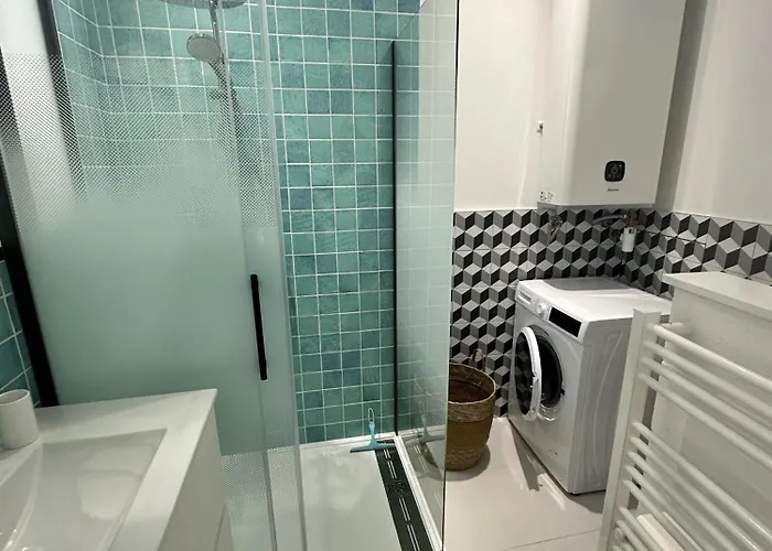 La Cour Des Anglais, Centre Ville, Lr106 *