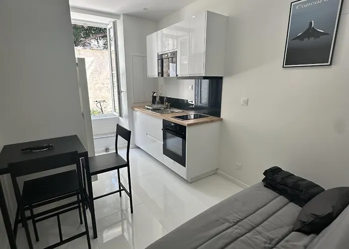 La Cour Des Anglais, Centre Ville, Lr106 La Rochelle (Charente-Maritime)